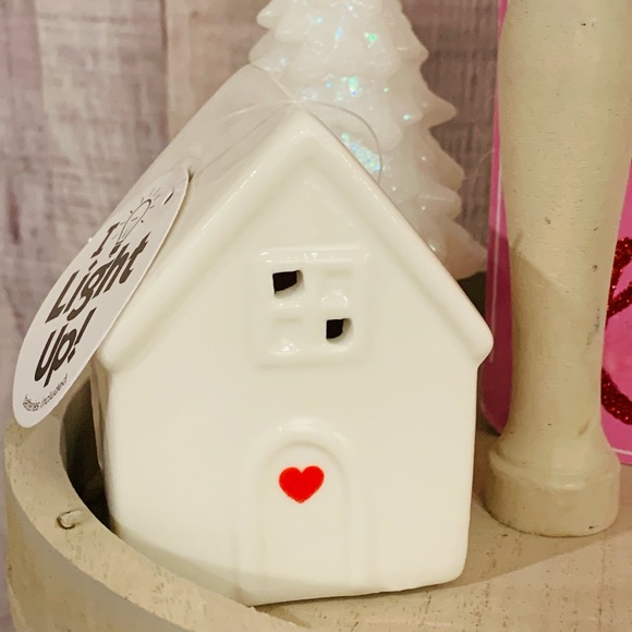 Light Up Ceramic Valentine’s House - Picture 4 of 12